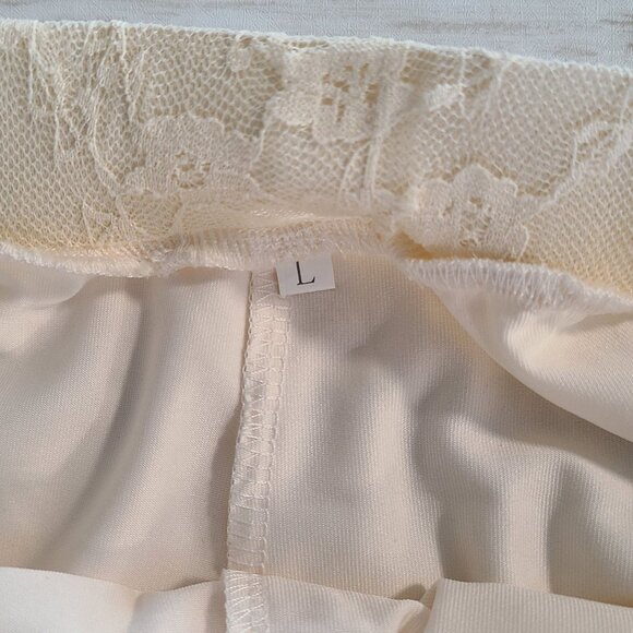 Boutique Lace Skirt Romper Shorts Cream Large NEW Fairycore Romantic Feminine - Picture 6 of 7
